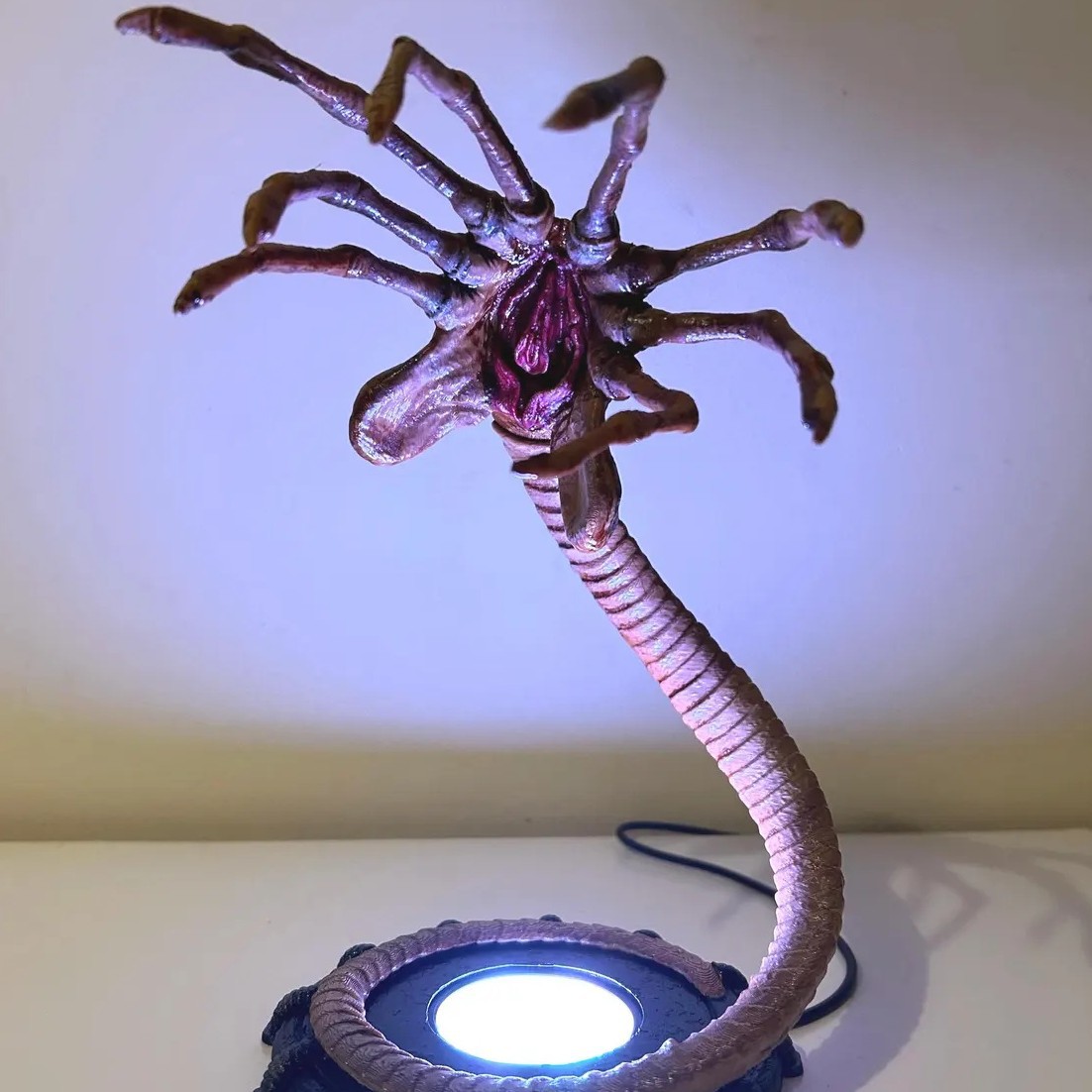 Home Decor Com - 외계인 페이스허거 램프 야간 조명, LED